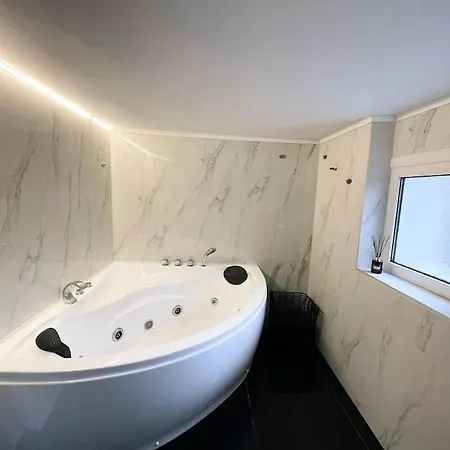 Nicol Loft With Jacuzzi Thessaloniki Center Apartman Szaloniki